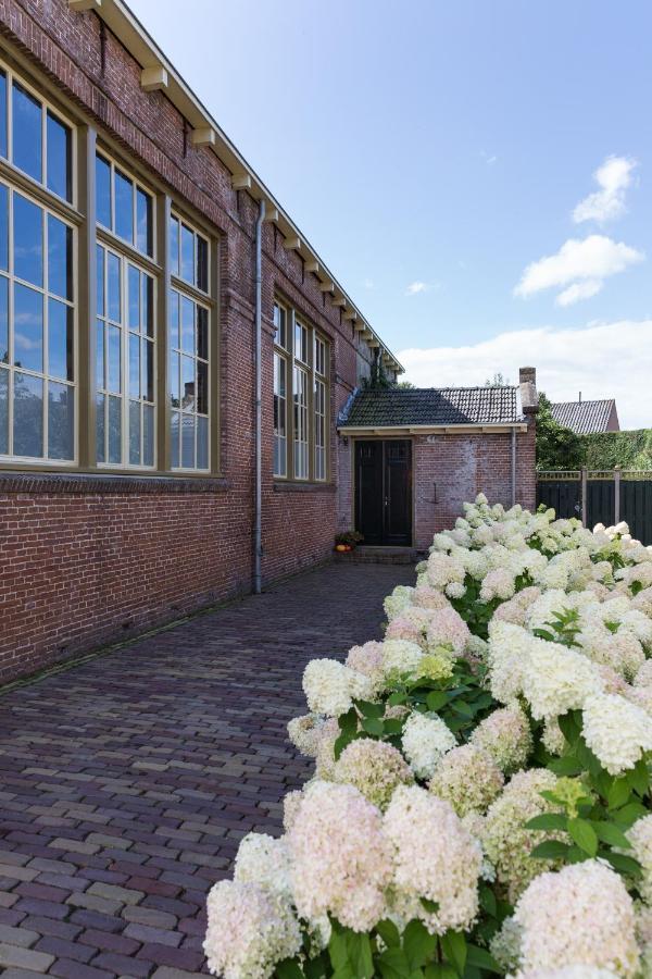 D' Ald Skoalle - Sfeervol Appartement In Oude School. Wijtgaard Exterior photo